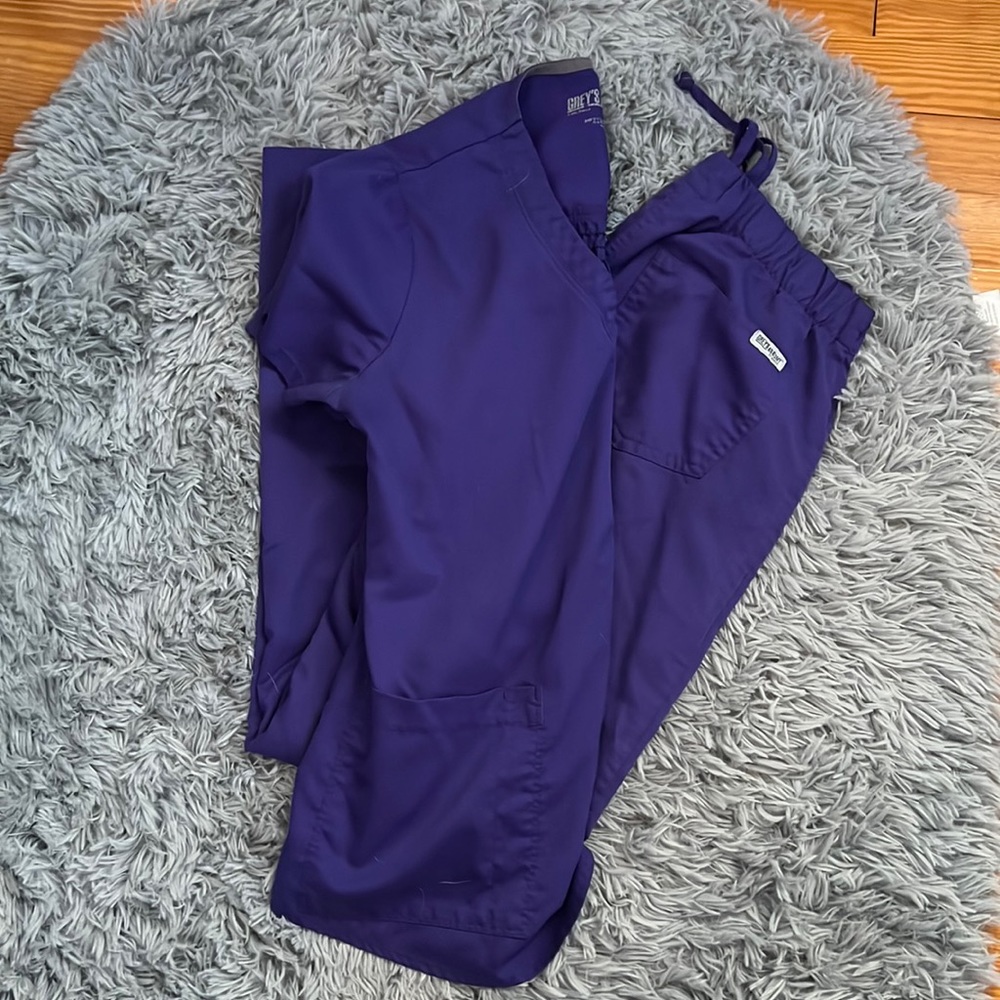 Women’s Purple Grey’s Anatomy Scrubs set size small